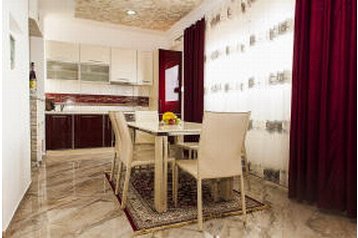 Montenegro Privát Bar, Esterno